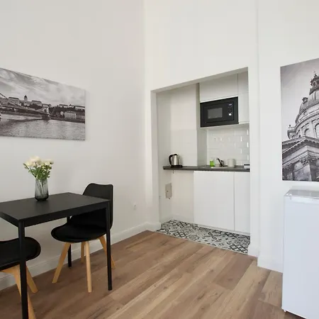 Standard By Hi5- Rakoczi Apartmán *