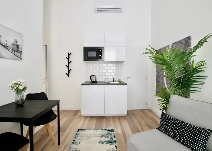 Standard By Hi5- Rakoczi